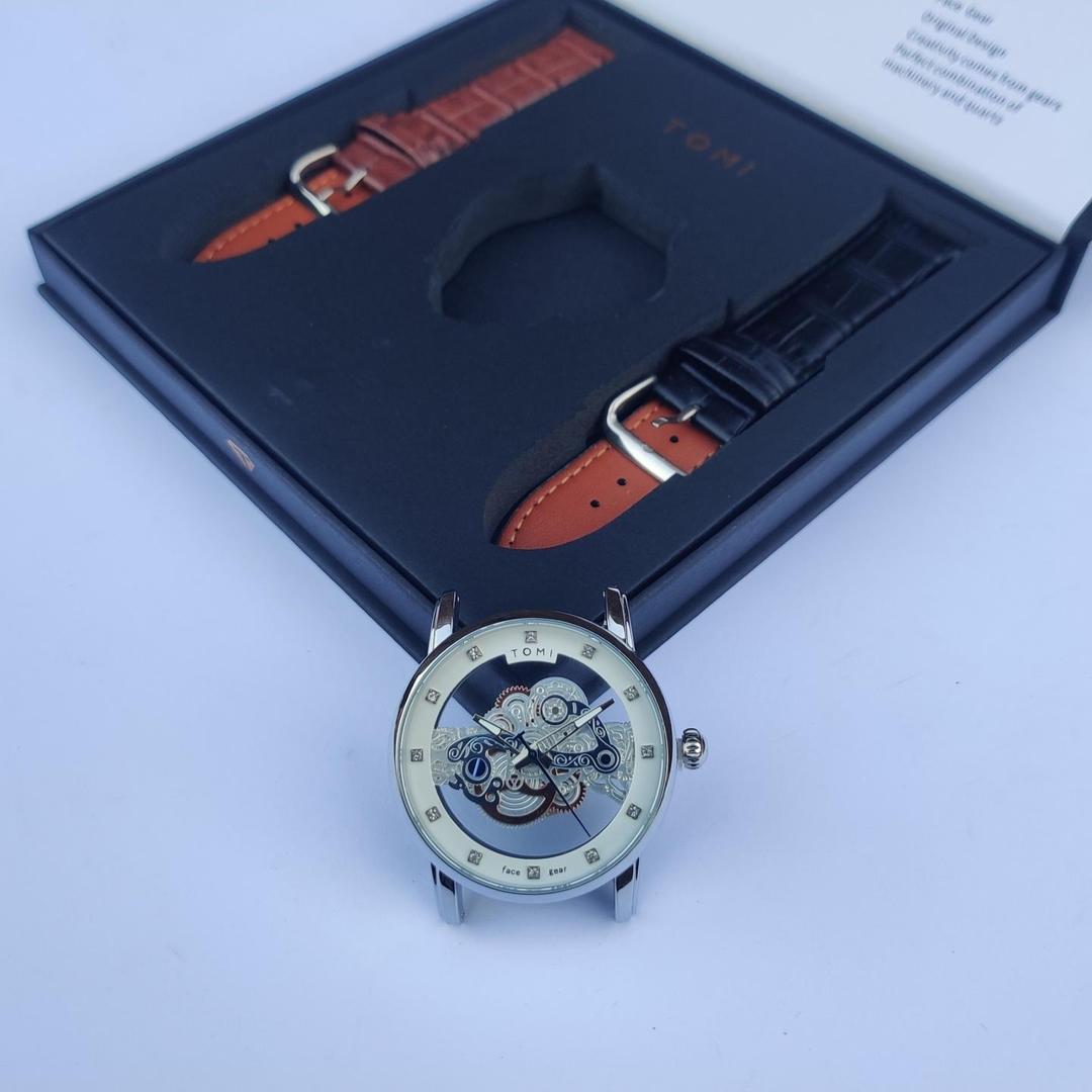 Tomi leather watch with 2 Straps