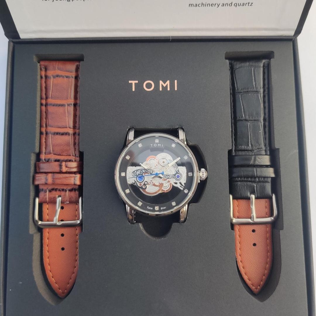 Tomi leather watch with 2 Straps